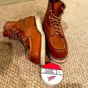 Men’s size 9.5 red wing moc toes